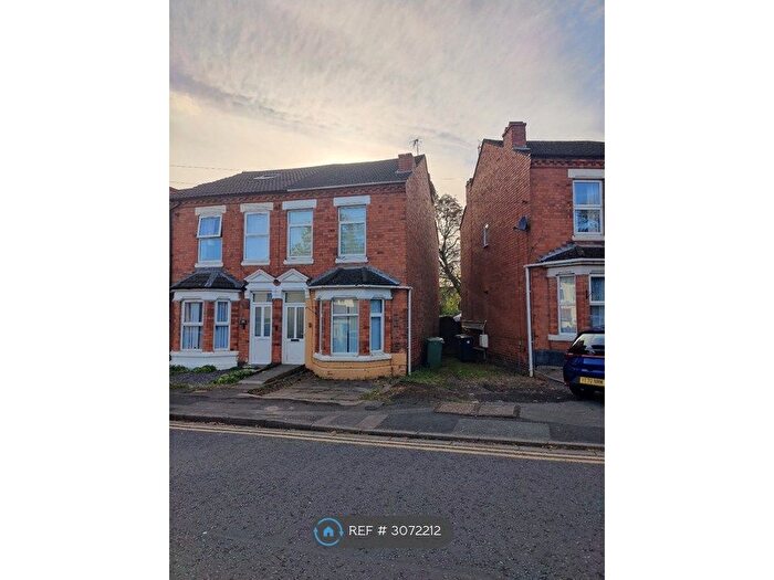 3 Bedroom Semi-Detached House To Rent In Wylds Lane, Worcester, WR5