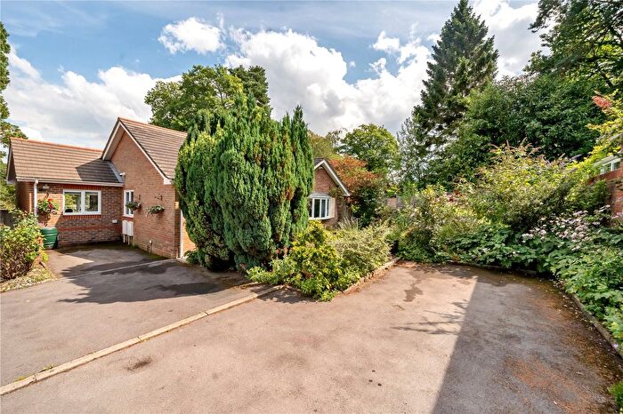 3 Bedroom Bungalow For Sale In Huntingford Close, Hindhead, Surrey, GU26
