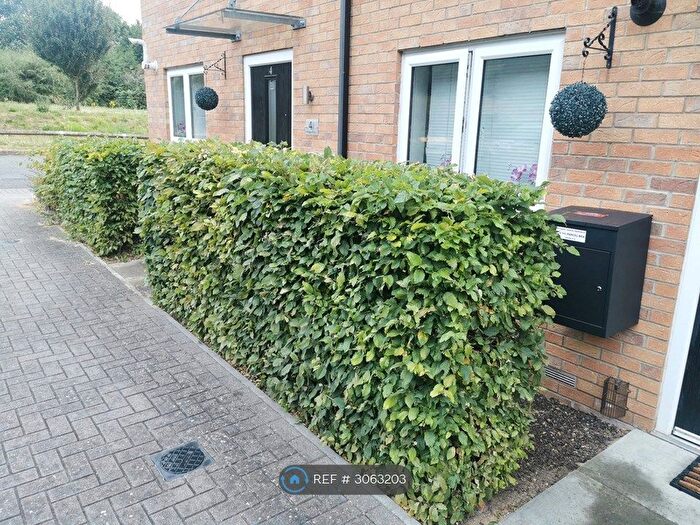 2 Bedroom Terraced House To Rent In Hedges Way, Luton, LU4