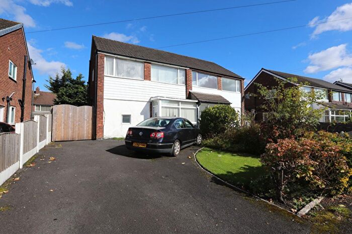 3 Bedroom Semi-Detached House For Sale In Lindrick Avenue, Whitefield, M45