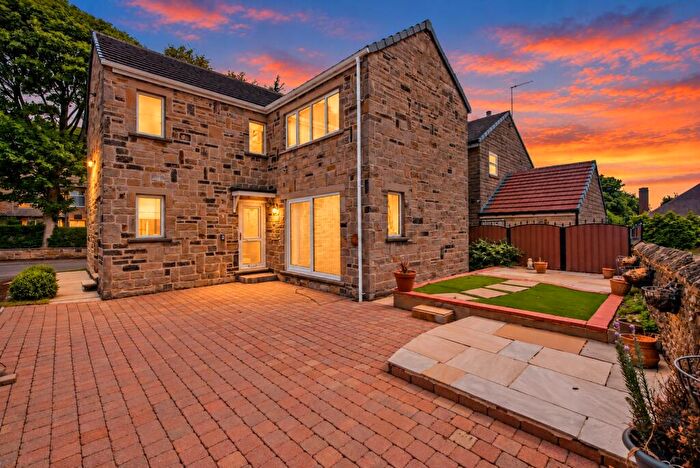 4 Bedroom Detached House For Sale In Thatchers Way, Gomersal, Cleckheaton, West Yorkshire, BD19