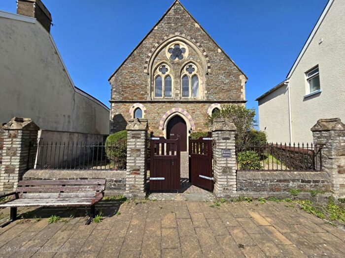 1 Bedroom Flat For Sale In The Square, Northam, EX39