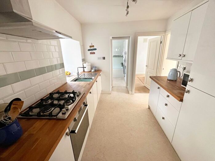 2 Bedroom Flat For Sale In Eastgate, Cowbridge, The Vale Of Glamorgan, CF71