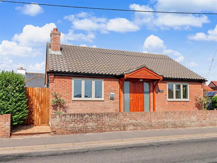3 Bedroom Detached Bungalow To Rent In Coast Road, Bacton, Norwich, NR12