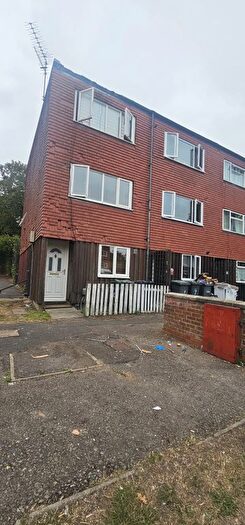 4 Bedroom Semi-Detached House To Rent In Downview Road, Luton, LU4