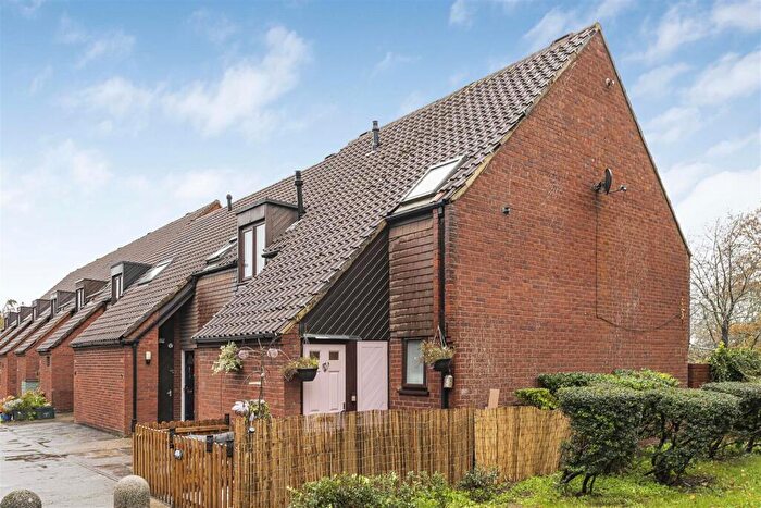 2 Bedroom Maisonette For Sale In Newgate Close, St. Albans, AL4