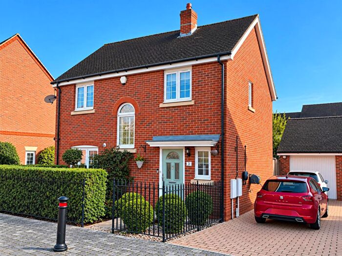 4 Bedroom Detached House For Sale In Elphage Road, Fleet, GU51