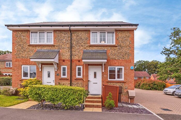 2 Bedroom Semi-Detached House For Sale In Clements Grove, Waterlooville, PO8