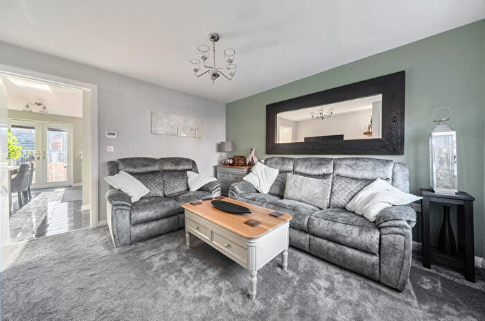 3 Bedroom Semi-Detached House For Sale In Hunts Grove Drive, Gloucester, GL2