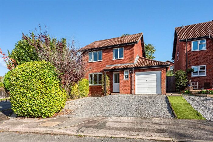 3 Bedroom Detached House For Sale In Valley Park Drive, Clanfield, PO8