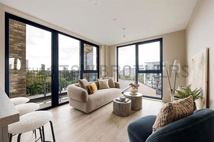 2 Bedroom Penthouse To Rent In Stables Yard, E3