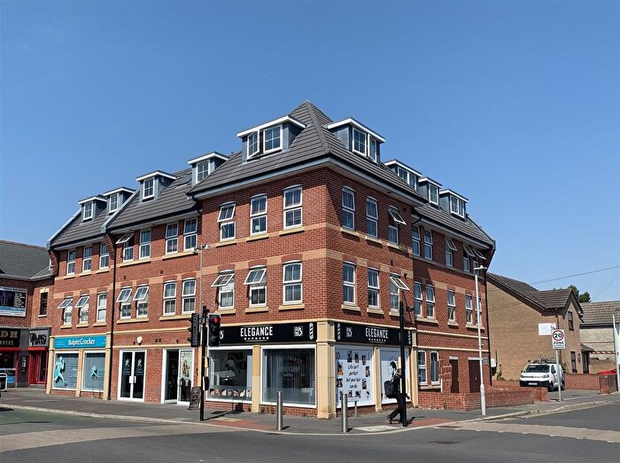 2 Bedroom Flat For Sale In Victoria Road, Poole, BH12
