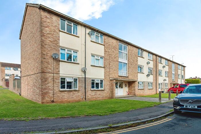 2 Bedroom Flat For Sale In Patchway, Chippenham, SN14
