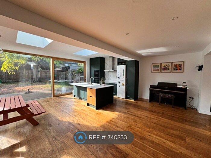 3 Bedroom End Of Terrace House To Rent In Spindrift Avenue, London, E14