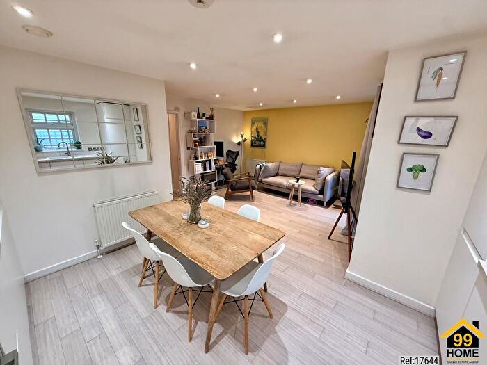 2 Bedroom Flat For Sale In Bellmaker Court, London, Greater, E3