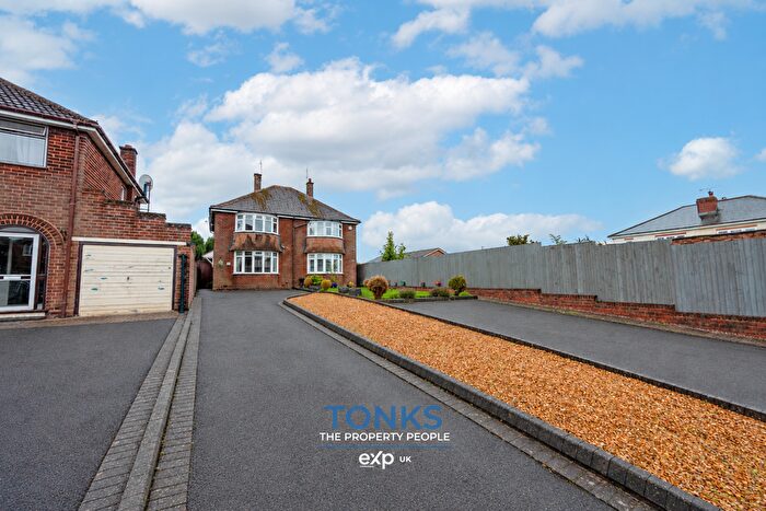 2 Bedroom Semi-Detached House For Sale In Woodfield Avenue, Oldbury, B69