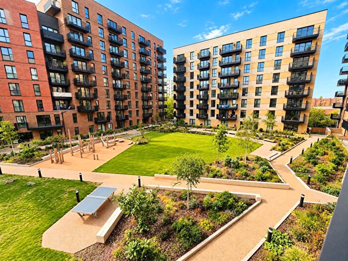 2 Bedroom Flat For Sale In Farine Avenue, Hayes, Greater London, UB3