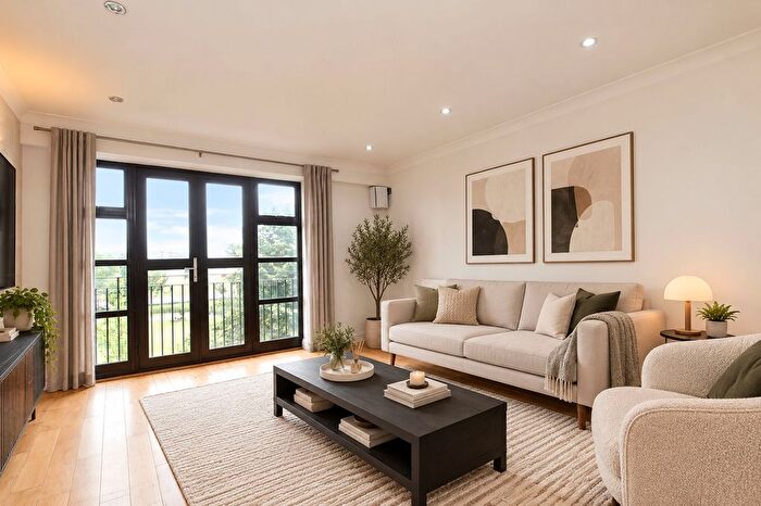 2 Bedroom Flat To Rent In Copperfield Road, Mile End, E3