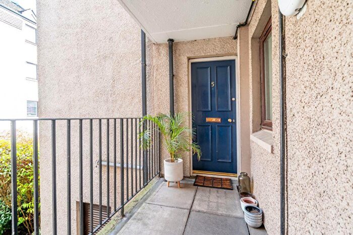 2 Bedroom Flat For Sale In / Sandport, The Shore, Edinburgh, EH6