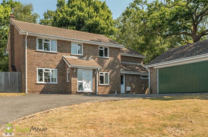 5 Bedroom Detached House For Sale In Hamble Drive, Tadley, Hampshire, RG26