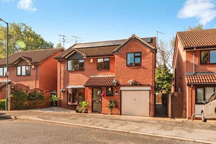 4 Bedroom Detached House For Sale In Poplar Avenue, Nottingham, NG5