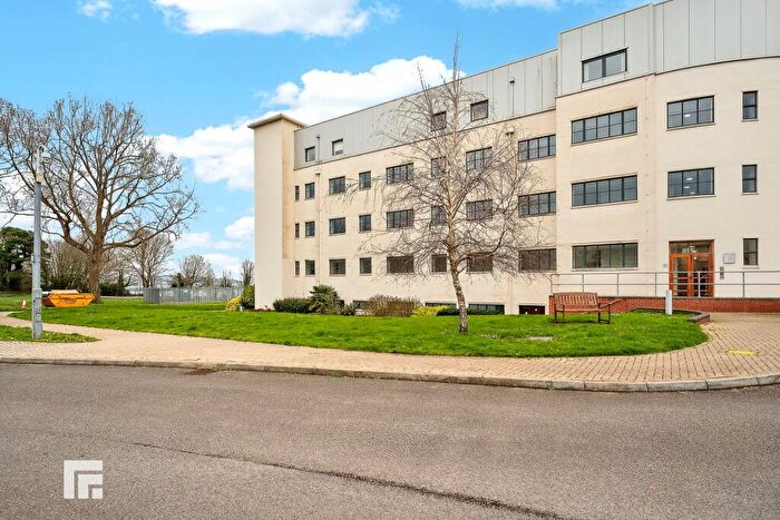 3 Bedroom Flat To Rent In Hayes Road, Sully, CF64