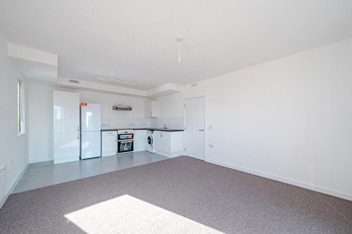 1 Bedroom Flat To Rent In Kings Road, Barking, London, IG11