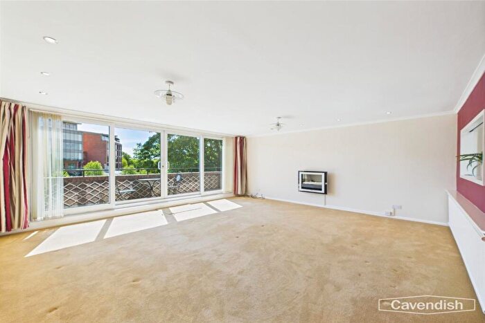 2 Bedroom Flat To Rent In Black Friars Court, Chester, CH1