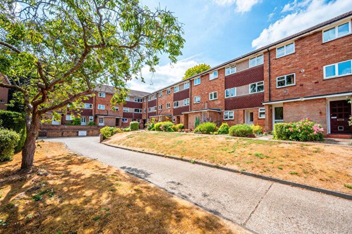 2 Bedroom Maisonette For Sale In Levylsdene, Merrow, Guildford, GU1
