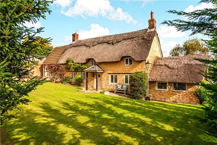 4 Bedroom Detached House For Sale In Grafton Road, Yardley Gobion, Northamptonshire, NN12