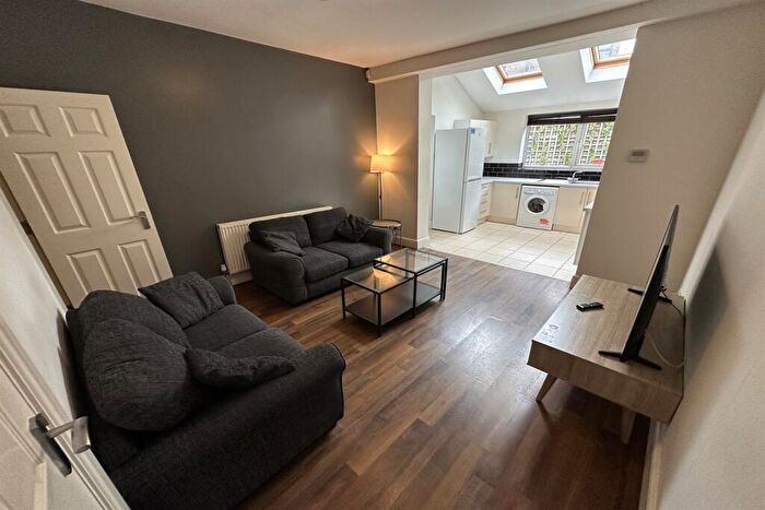 4 Bedroom Apartment To Rent In Barber Road, Crookesmoor, S10