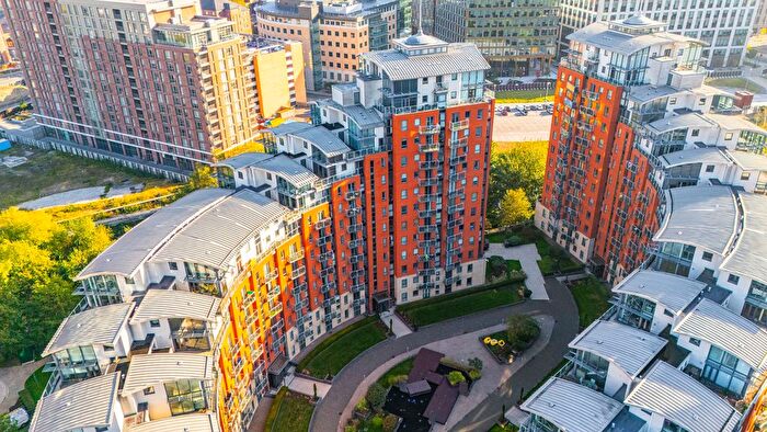 2 Bedroom Flat For Sale In Gotts Road, Leeds, LS12
