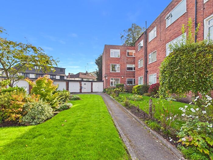 2 Bedroom Flat For Sale In Crompton Court, Calderstones, Liverpool., L18