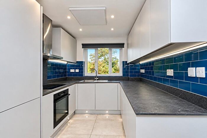 2 Bedroom Flat To Rent In Lowndes Grove, Shenley Church End, Milton Keynes, MK5