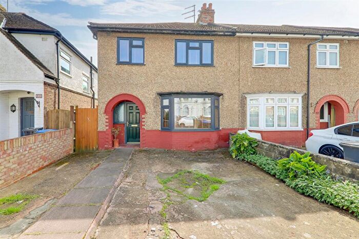 3 Bedroom End Of Terrace House To Rent In Westcourt Road, Worthing, BN14