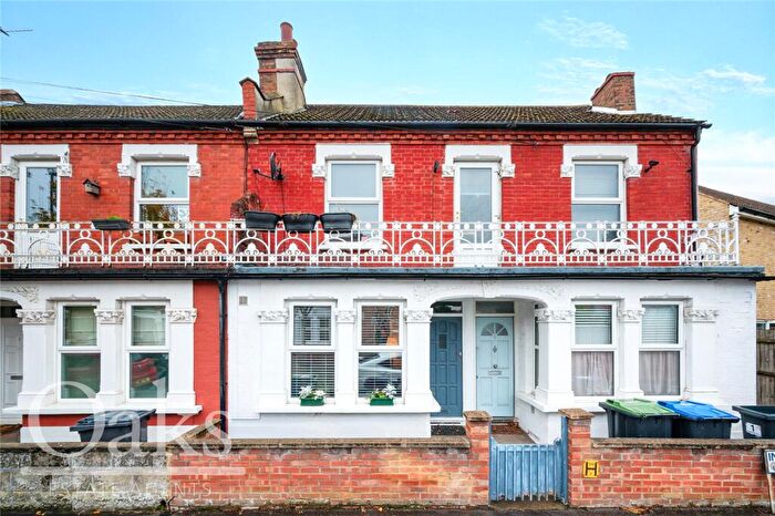 2 Bedroom Apartment For Sale In Ingatestone Road, South Norwood, SE25