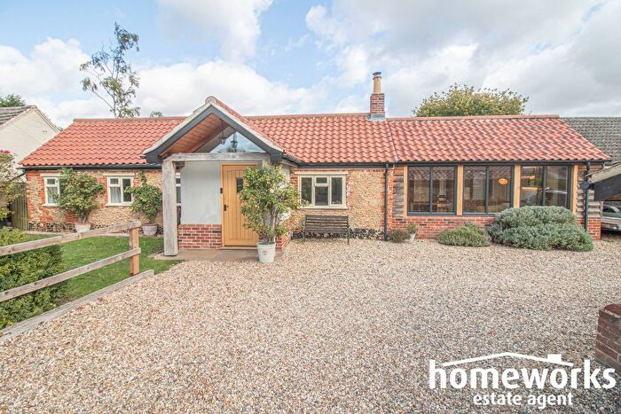 3 Bedroom Bungalow For Sale In Fakenham Road, Beetley, NR20