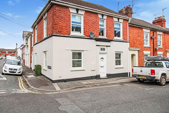 2 Bedroom Maisonette To Rent In York Road, Salisbury, SP2