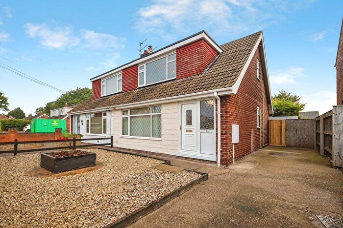 3 Bedroom Semi-Detached House For Sale In Mayflower Close, Immingham, DN40