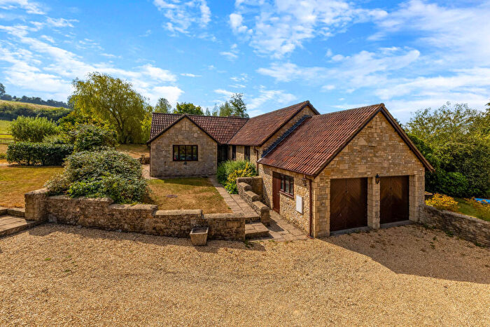 3 Bedroom Detached Bungalow For Sale In Pucklechurch Road, Hinton, SN14