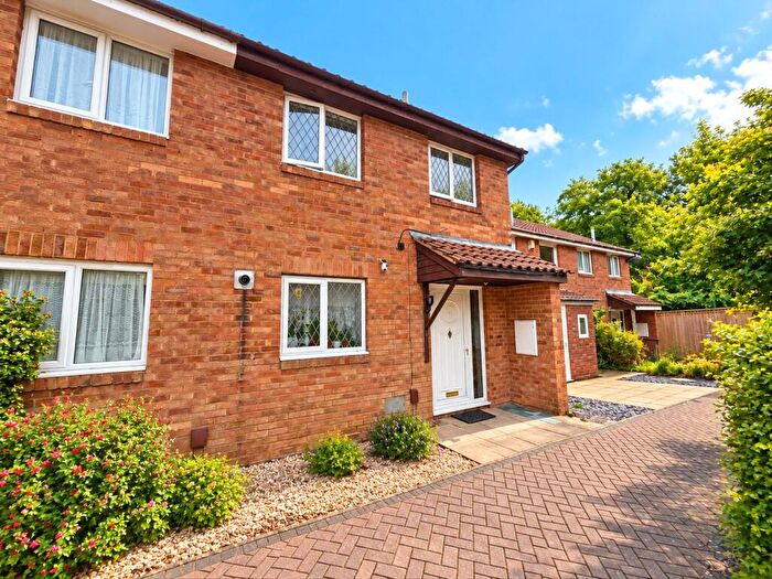 3 Bedroom Semi-Detached House For Sale In Martin Close, Neath Hill, Milton Keynes, MK14