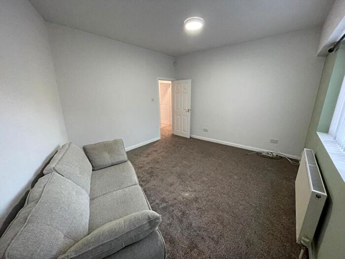 1 Bedroom Flat To Rent In Gledhow Lane, Gledhow, Leeds, LS8
