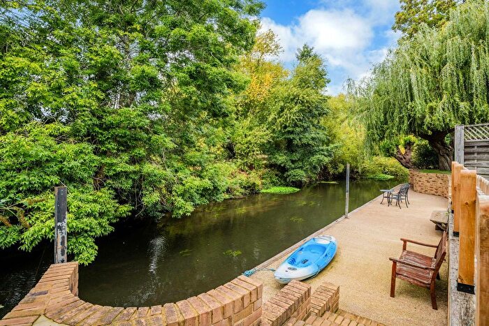 4 Bedroom Detached House For Sale In The Willows, Weybridge, KT13