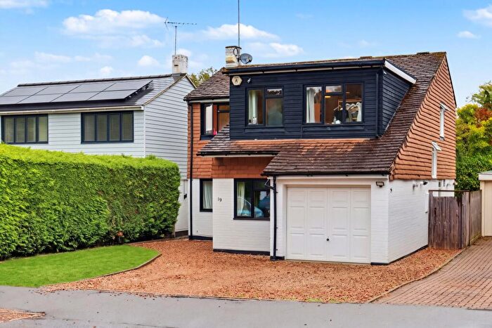 4 Bedroom Detached House For Sale In Forge Drive, Claygate, KT10