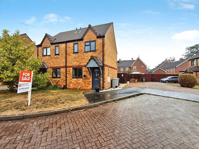 2 Bedroom Semi-Detached House For Sale In Beck Way, Thurlby, PE10