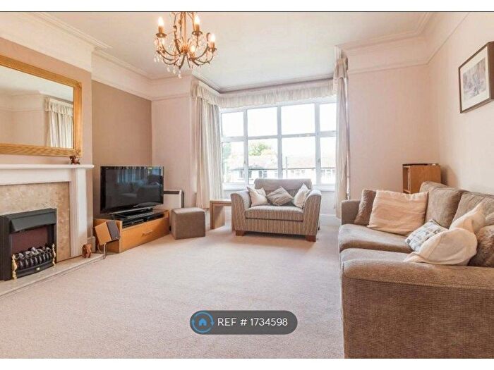 1 Bedroom Flat To Rent In Hatch End, Pinner, HA5