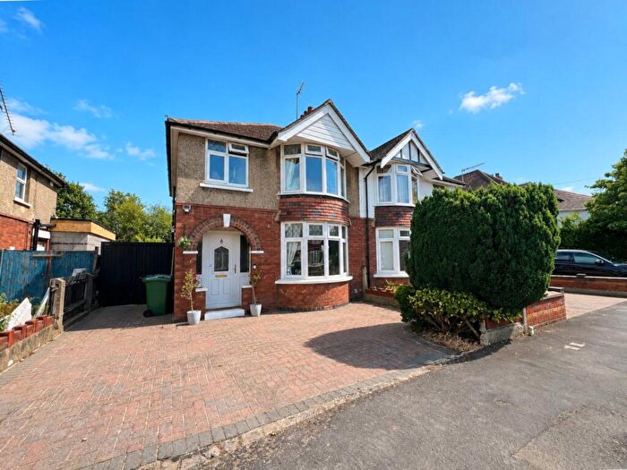 3 Bedroom Semi-Detached House For Sale In Grasmere Road, Longlevens, GL2