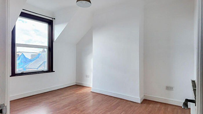 1 Bedroom Flat To Rent In Grove Green Road, Leytonstone, Waltham Forest, E11