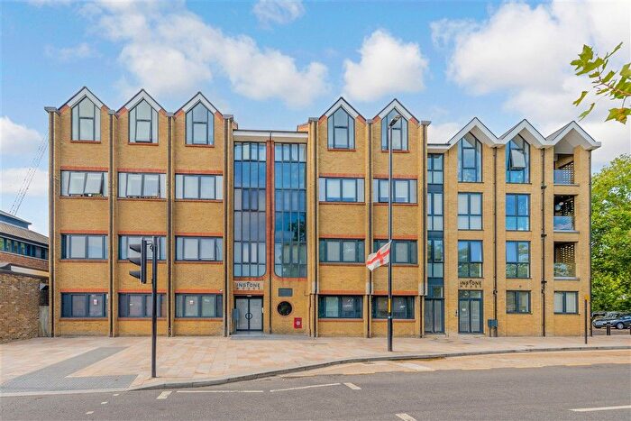1 Bedroom Flat For Sale In Instone Road, Dartford, Kent, DA1