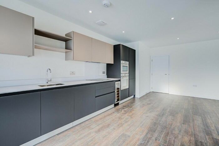 3 Bedroom Apartment To Rent In Watteau Square, Croydon, CR0